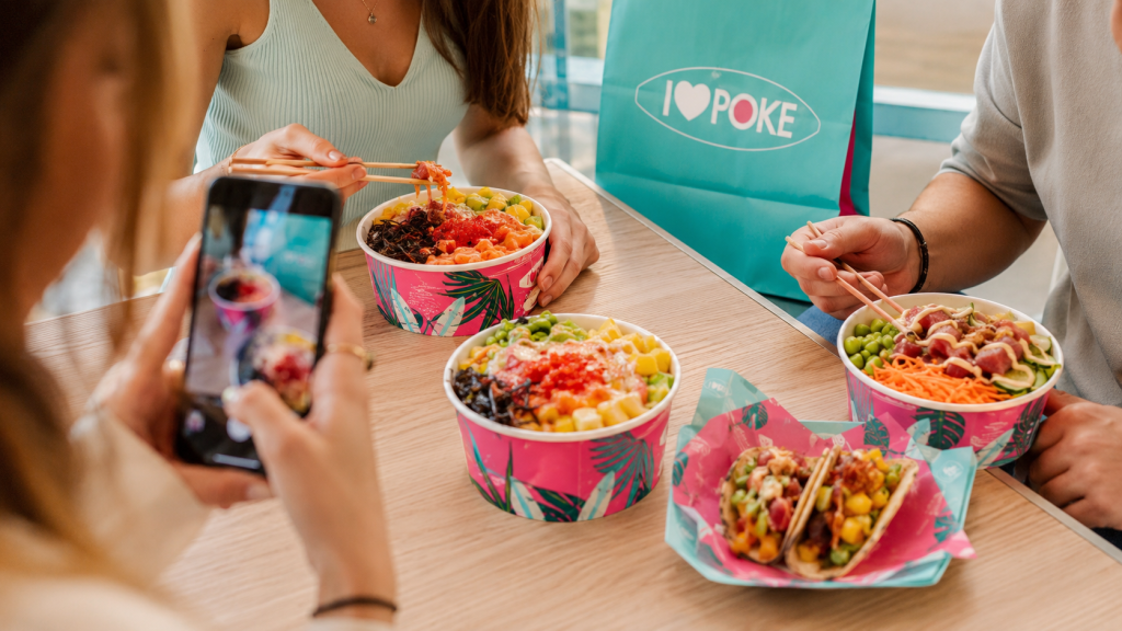 What's behind the poke bowl fad? Let's find out together.