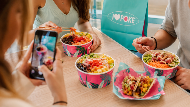 What's behind the poke bowl fad? Let's find out together.