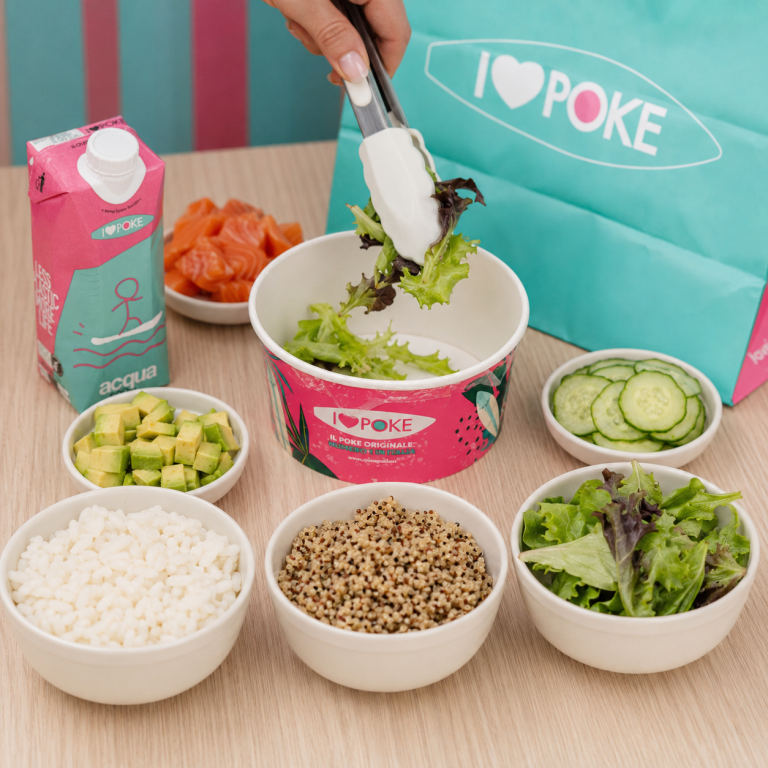 Riso, quinoa o insalata? Come scegliere la base giusta per la poke bowl