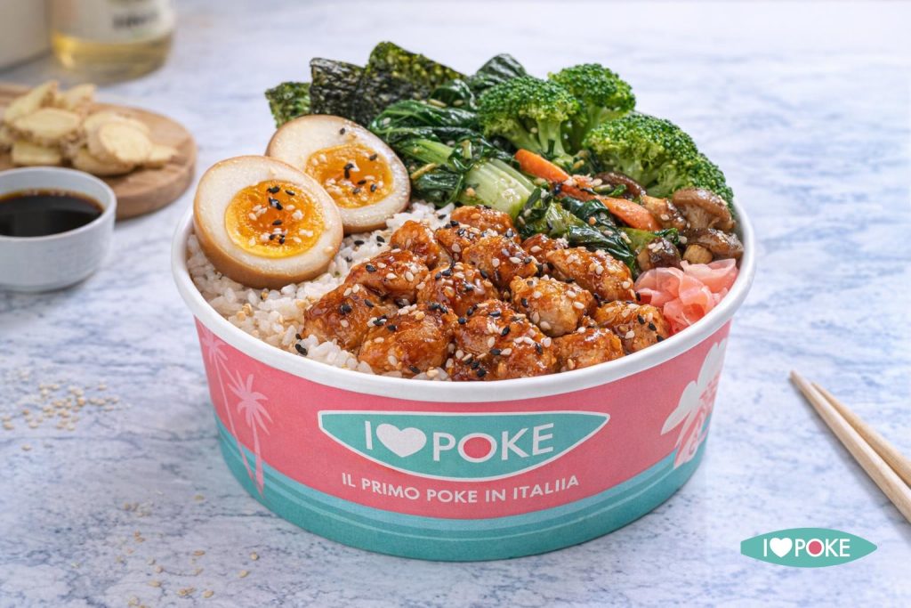 Poke Orientalische Teriyaki-Schüssel mit Hähnchen