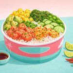 Poke bowl tropicale con salmone e mango